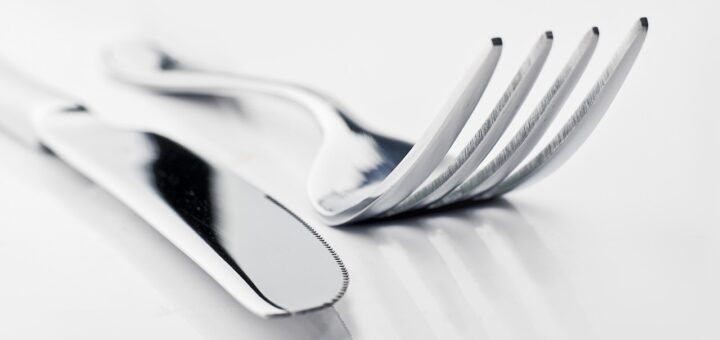 Besteck richtig hinlegen – Perfekte Tischmanieren für ein elegantes DinnerBesteck auf besteckkasten-besteckset.de